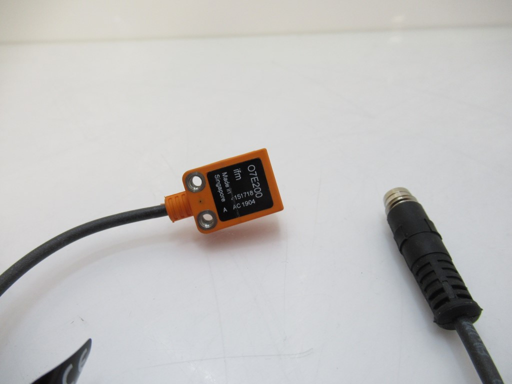 O7E200 Ifm Electronic ThroughBeam Sensor Receiver, Red Light, IP 65